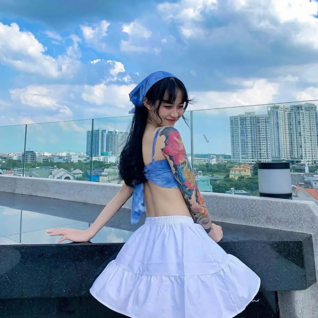 肚脐到膝盖之间